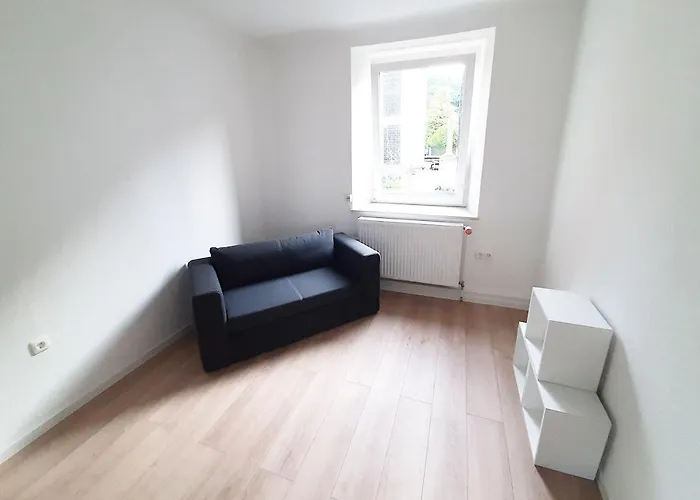 Lejlighed Workers In *