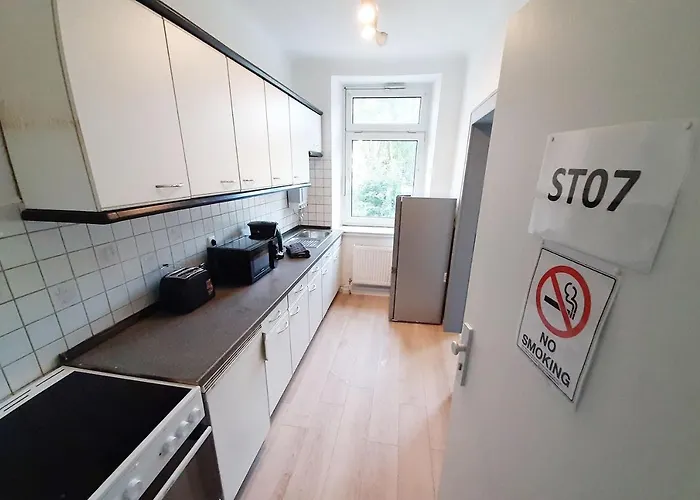 Workers In Lejlighed *