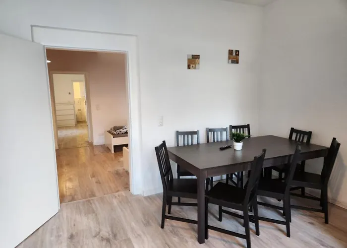 Workers In Lejlighed